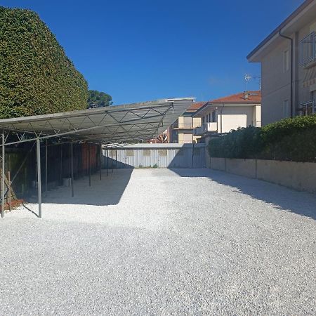 Le Palme 98 "Casa Vacanze" リド・ディ・カマイオーレ エクステリア 写真