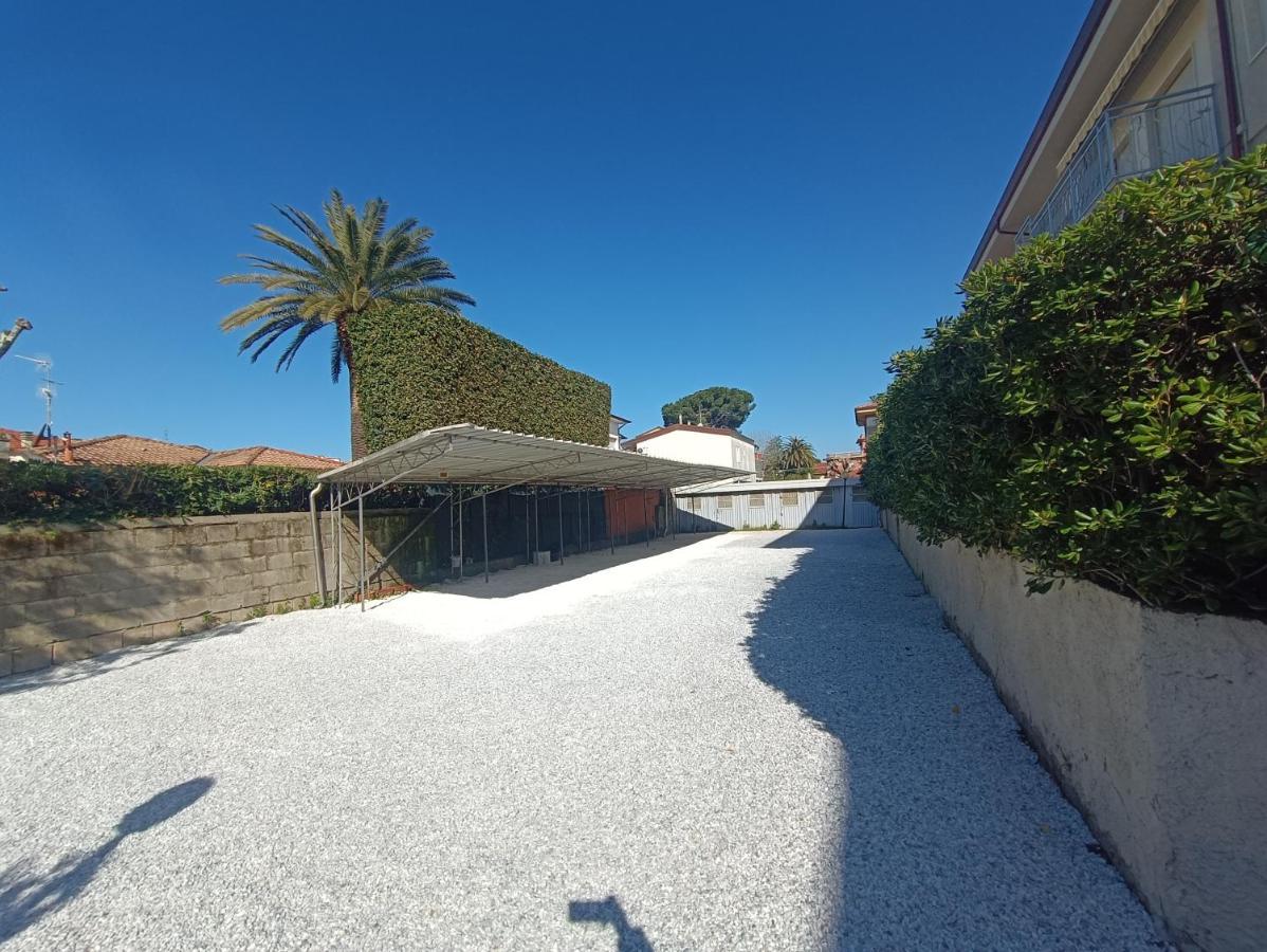Le Palme 98 "Casa Vacanze" リド・ディ・カマイオーレ エクステリア 写真